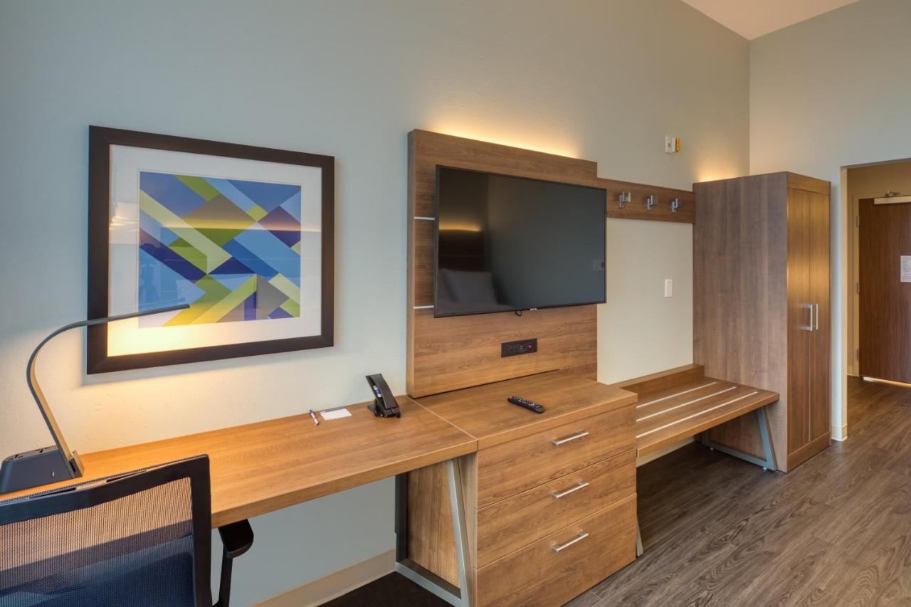 Holiday Inn Express & Suites - Charlotte - South End By Ihg Exterior photo