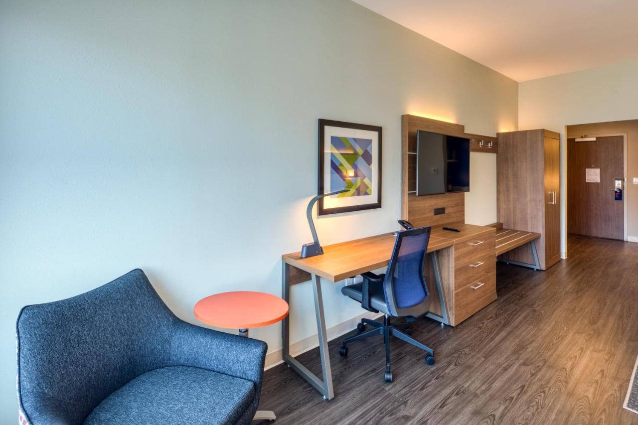 Holiday Inn Express & Suites - Charlotte - South End By Ihg Exterior photo