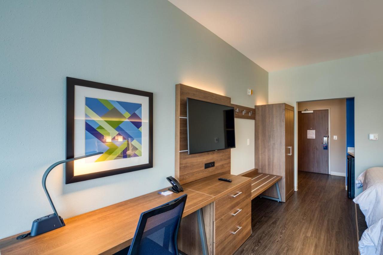 Holiday Inn Express & Suites - Charlotte - South End By Ihg Exterior photo